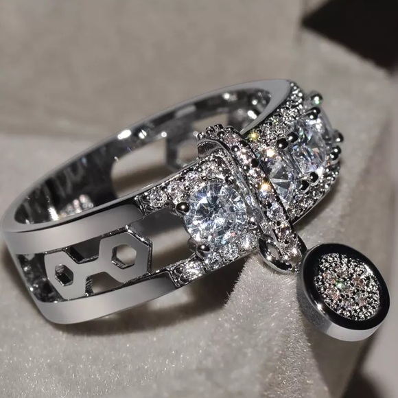 UNIQUE CHARM Size 7 Black Statement Ring with GIFT Bag - Picture 7 of 10